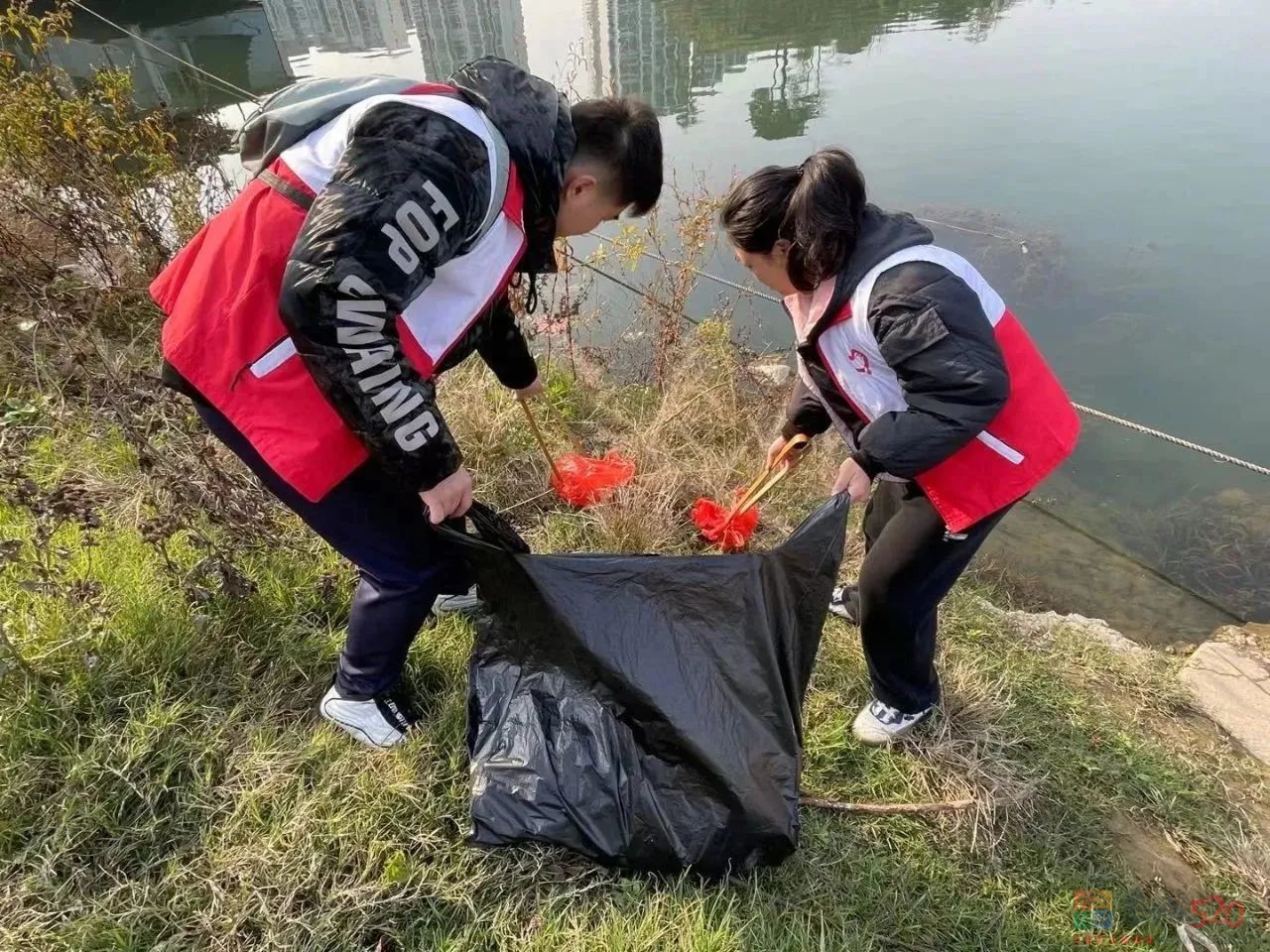 我县大学生西部计划志愿者在茶江开展“创卫美丽瑶乡，守护绿水青山”主题志愿活动694 / 作者:论坛小编01 / 帖子ID:304333
