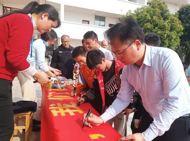 恭城：未来不“毒”行，我们在行动177 / 作者:论坛小编01 / 帖子ID:305394