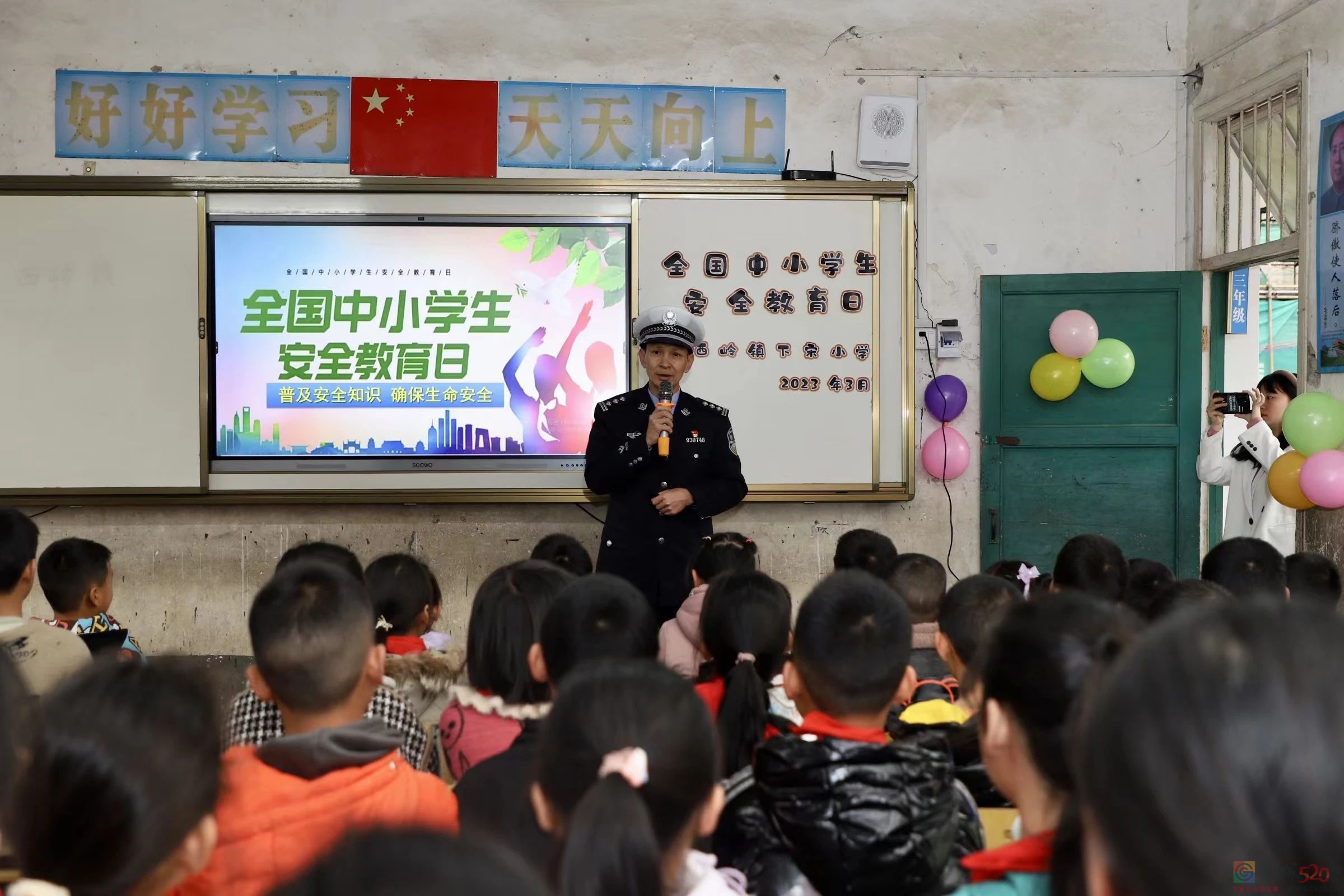 关注中小学生交通安全 桂林交警在行动……292 / 作者:论坛小编01 / 帖子ID:305493