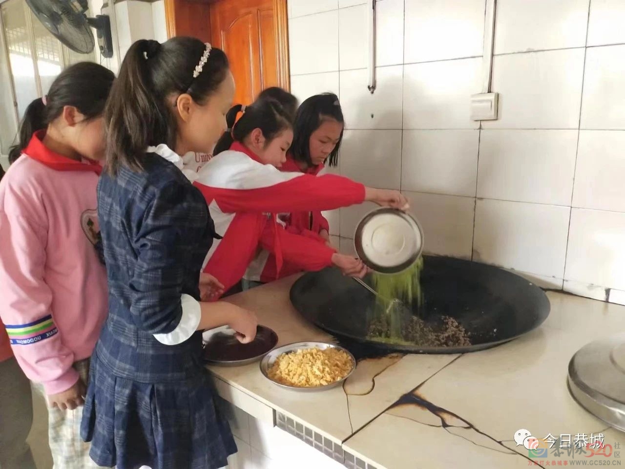 龙虎乡：阳春四月 艾粑飘香313 / 作者:论坛小编01 / 帖子ID:305773