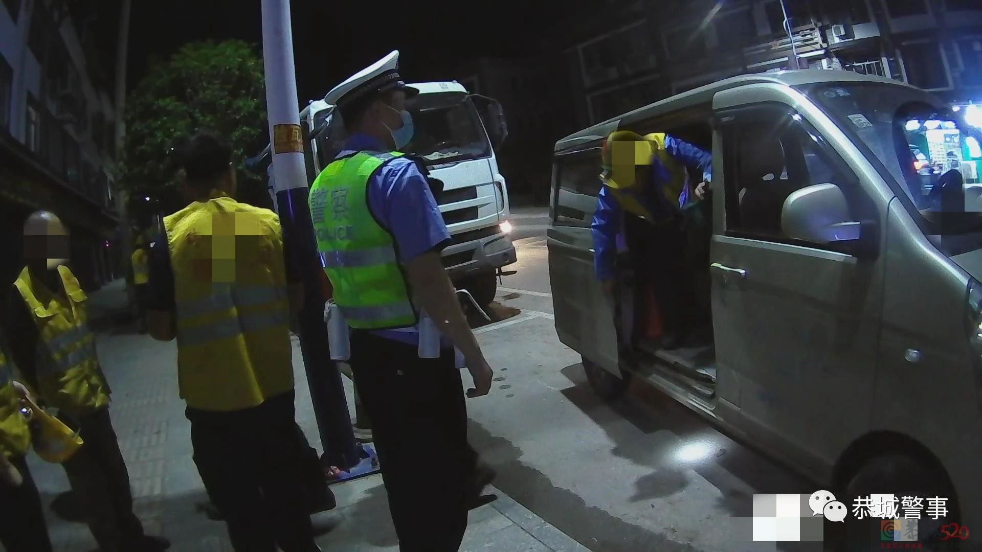 7座“挤”15人，面包车超员上路被交警当场查处！245 / 作者:论坛小编01 / 帖子ID:305942