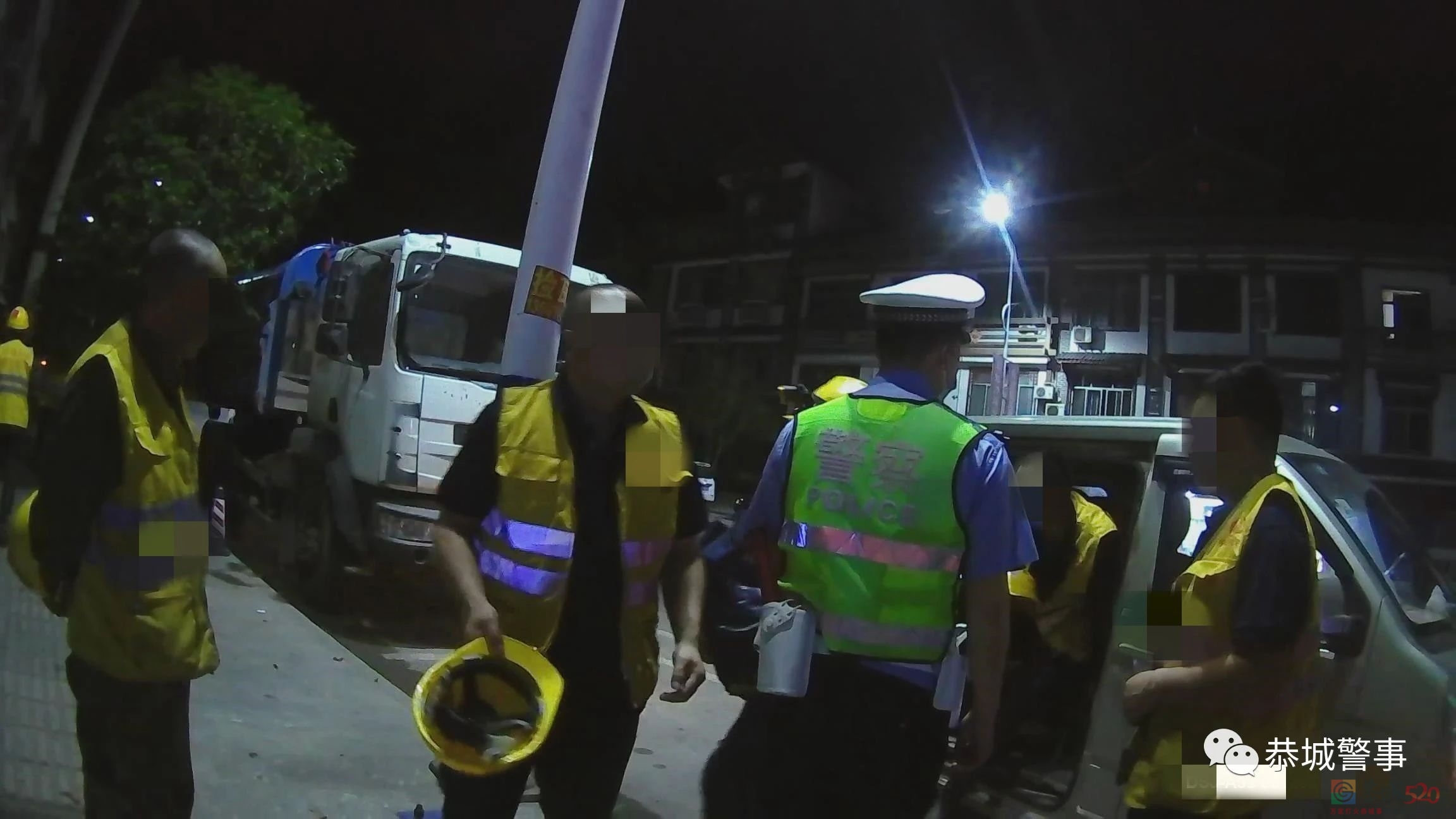 7座“挤”15人，面包车超员上路被交警当场查处！243 / 作者:论坛小编01 / 帖子ID:305942