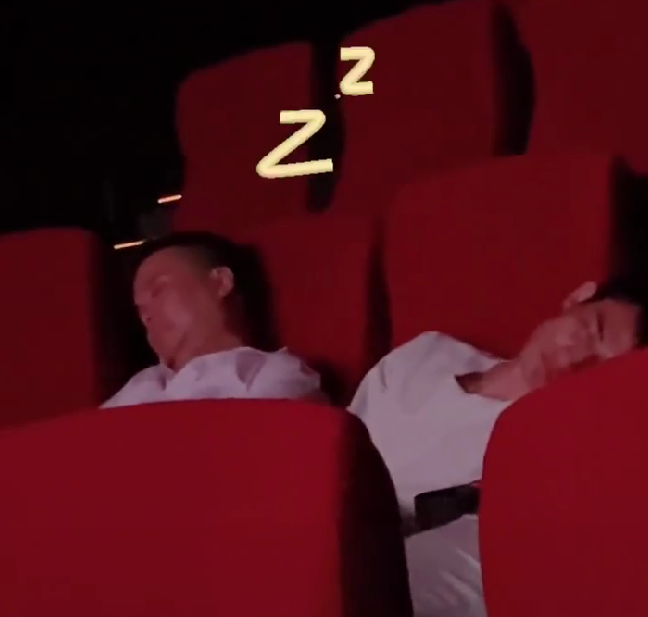 熬夜冲《灌篮高手》首映的老哥，一半哭崩了，一半睡懵了330 / 作者:儿时的回忆 / 帖子ID:306117