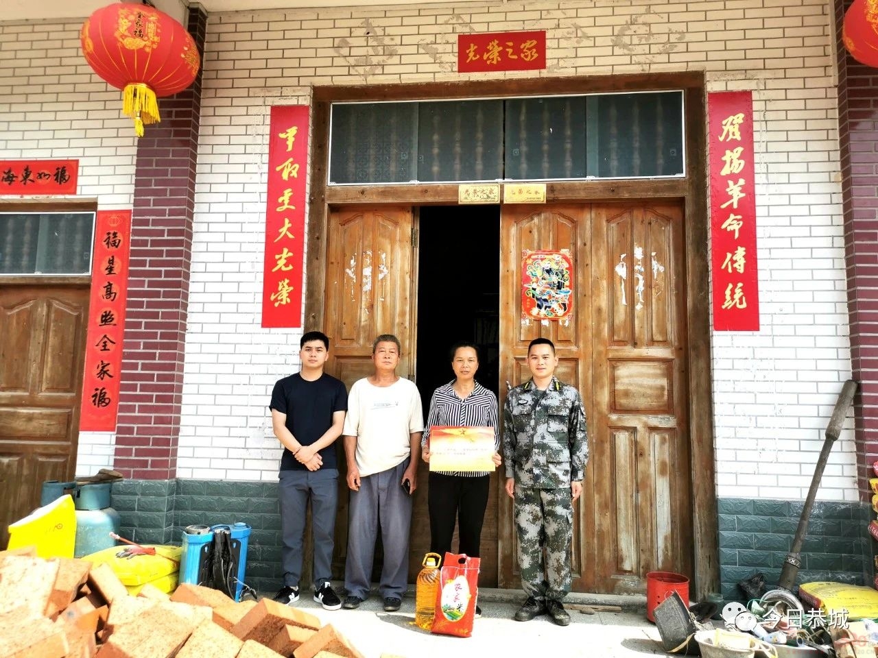 登门送喜报 拥军暖人心——观音乡为&quot;四有&quot;优秀士兵送喜报647 / 作者:论坛小编01 / 帖子ID:306957