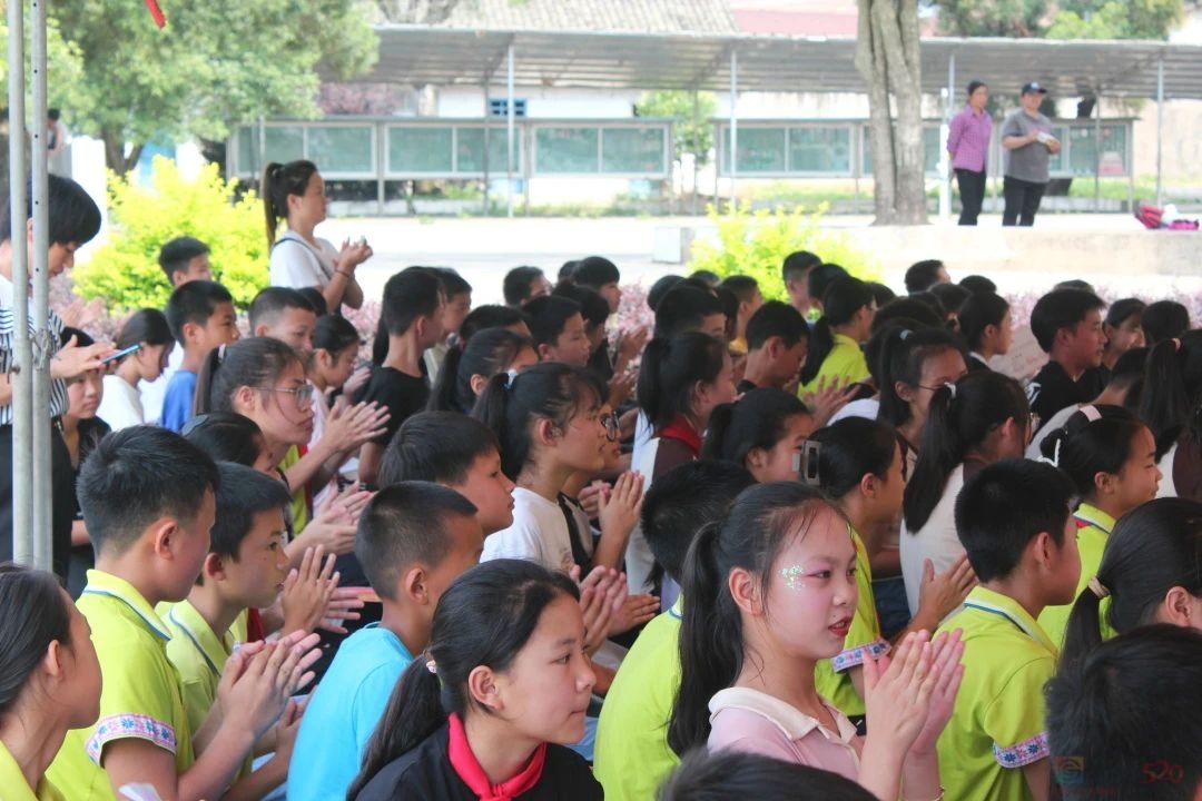 恭城中学广东校友会携手恭城520社区前往势江小学进行慰问551 / 作者:论坛小编01 / 帖子ID:307321