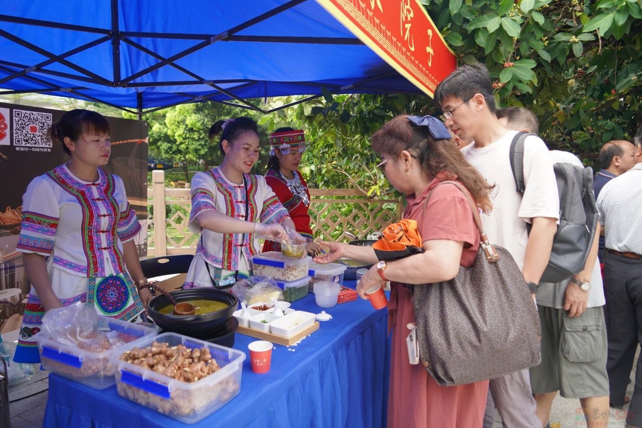我县在自治区博物馆举办瑶族油茶、恭城月柿推介活动996 / 作者:论坛小编01 / 帖子ID:307546