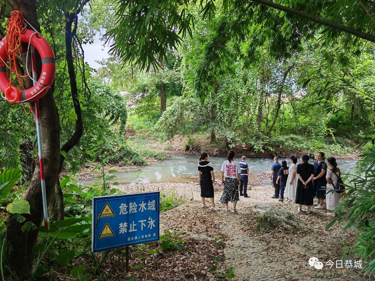 莲花初级中学开展暑假安全教育进村屯活动411 / 作者:论坛小编01 / 帖子ID:308605