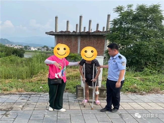 女子出院拄拐不便，公安热心帮助归家752 / 作者:论坛小编01 / 帖子ID:308853