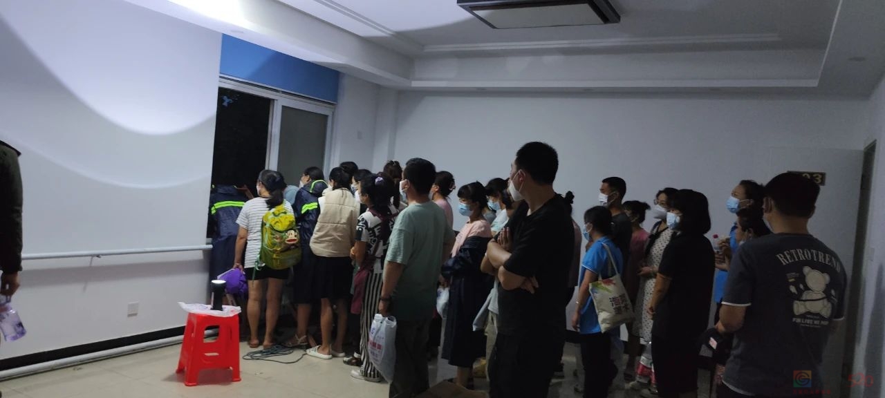 暴雨24小时：洪水吞没涿州书库584 / 作者:儿时的回忆 / 帖子ID:309051
