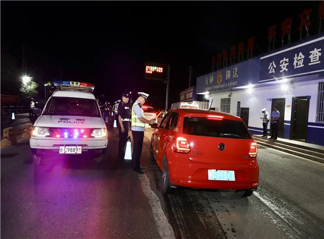 恭城公安加大秋冬季道路交通秩序整治力度984 / 作者:论坛小编01 / 帖子ID:311460