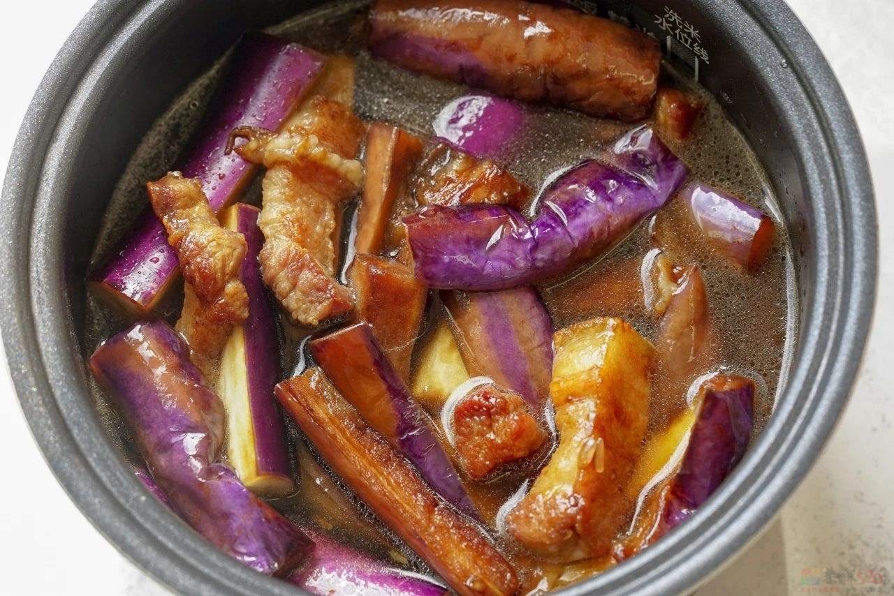 丑但好吃，一锅有菜有肉的冬季懒人焖饭。610 / 作者:爱生活爱美食 / 帖子ID:311977