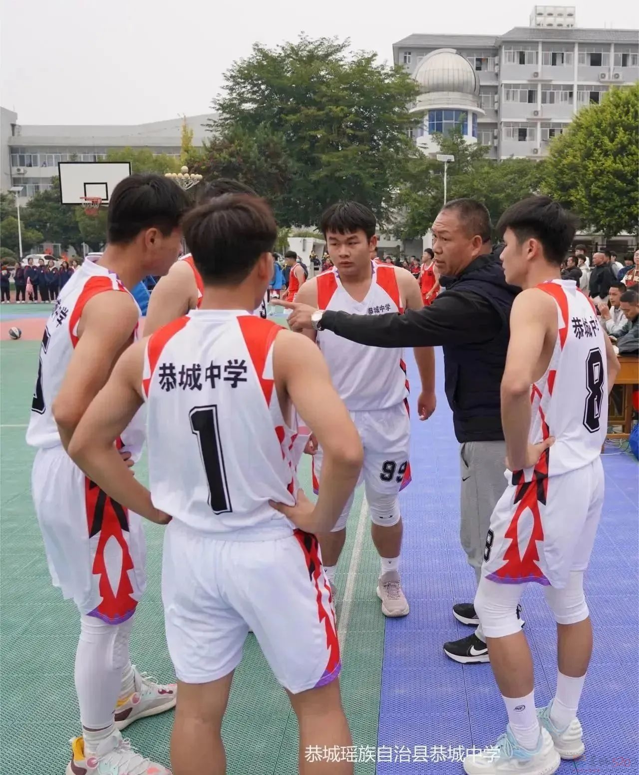 绘梦青春   迎“篮”拼搏——热烈祝贺恭城中学在全县高中生篮球比赛中荣获男女双冠681 / 作者:论坛小编01 / 帖子ID:312222