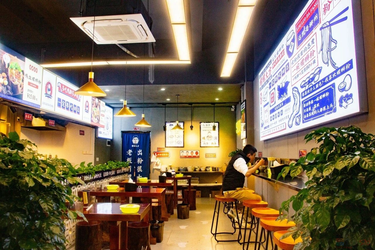 吃完口不干米粉无限续！螺蛳粉自由就来恭城这家店，越吃越有味……907 / 作者:论坛小编01 / 帖子ID:312386