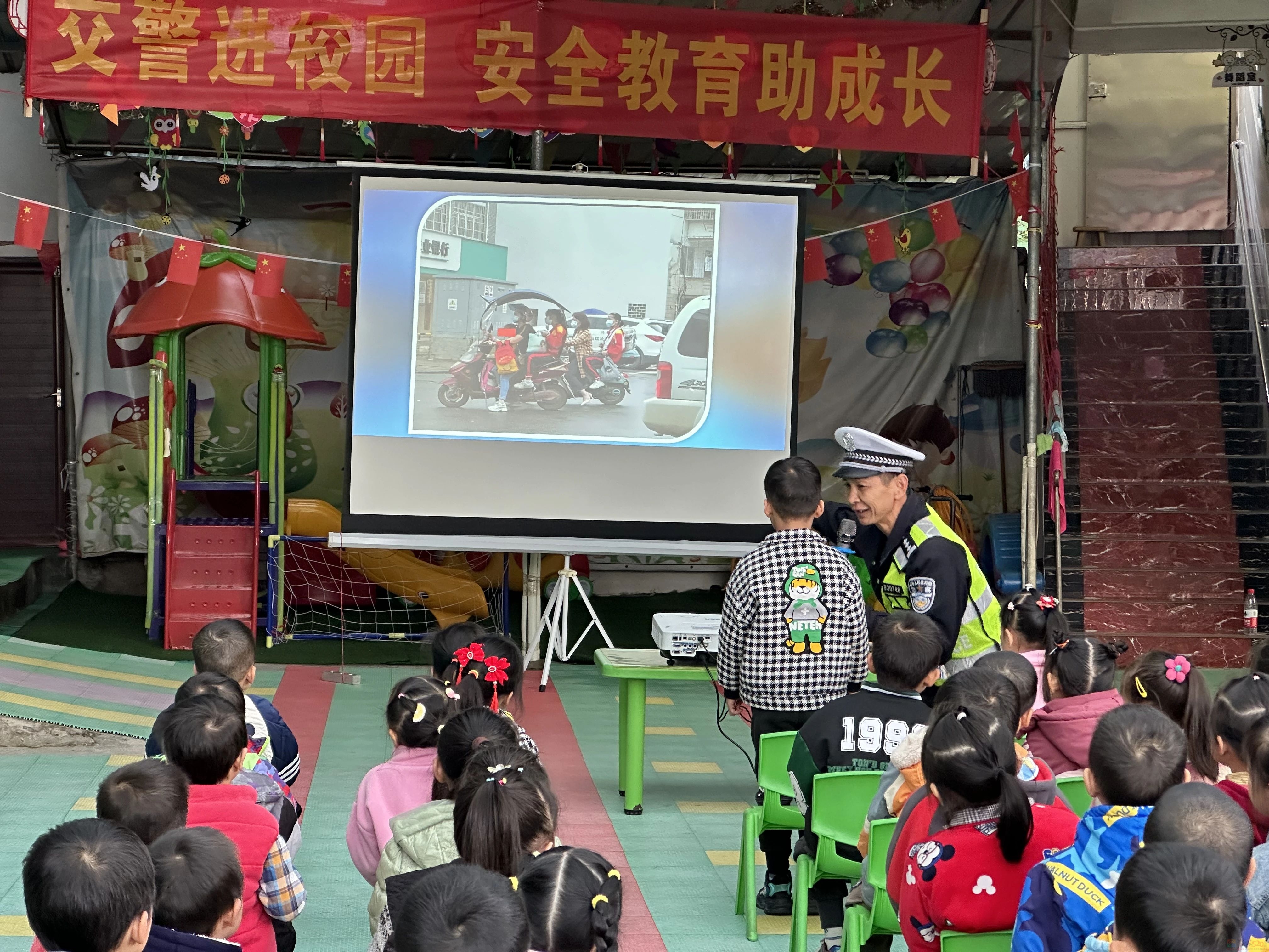恭城公安：百万警进千万家  将“进”字落到实处255 / 作者:论坛小编01 / 帖子ID:313217