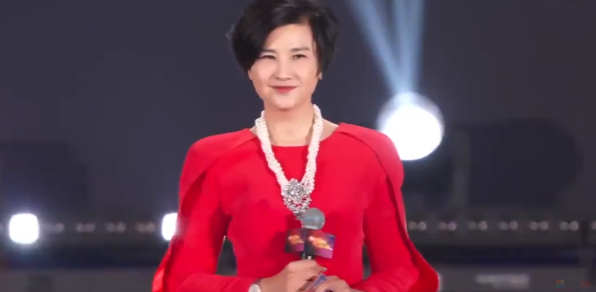 员工在年会唱“我妈就是董明珠”，马屁拍得全网都炸锅了66 / 作者:儿时的回忆 / 帖子ID:313424