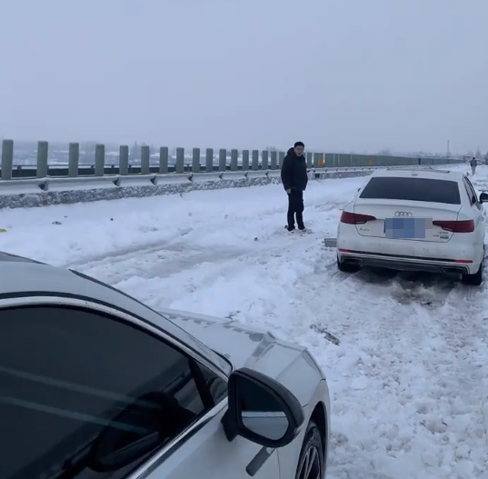 南方冻雨终于上热搜，这两天湖北人硬扛的样子太难了248 / 作者:儿时的回忆 / 帖子ID:313501