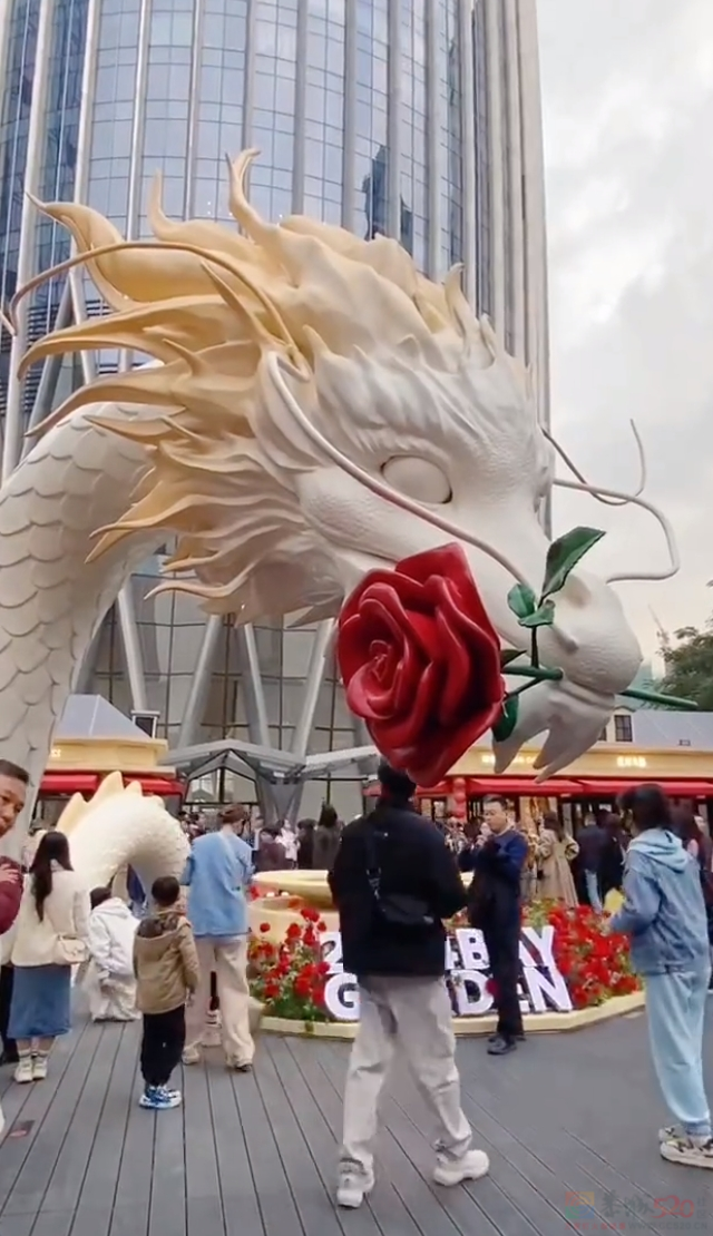 笑傻了，现在每个城市地标都有一条丑爆的龙759 / 作者:儿时的回忆 / 帖子ID:313567