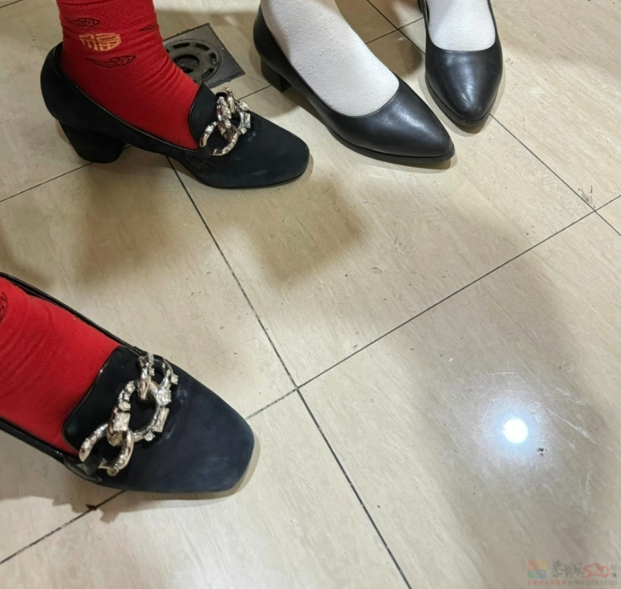 打工人争相比拼的“上班恶心穿搭”，一个比一个能逼疯老板754 / 作者:儿时的回忆 / 帖子ID:313893