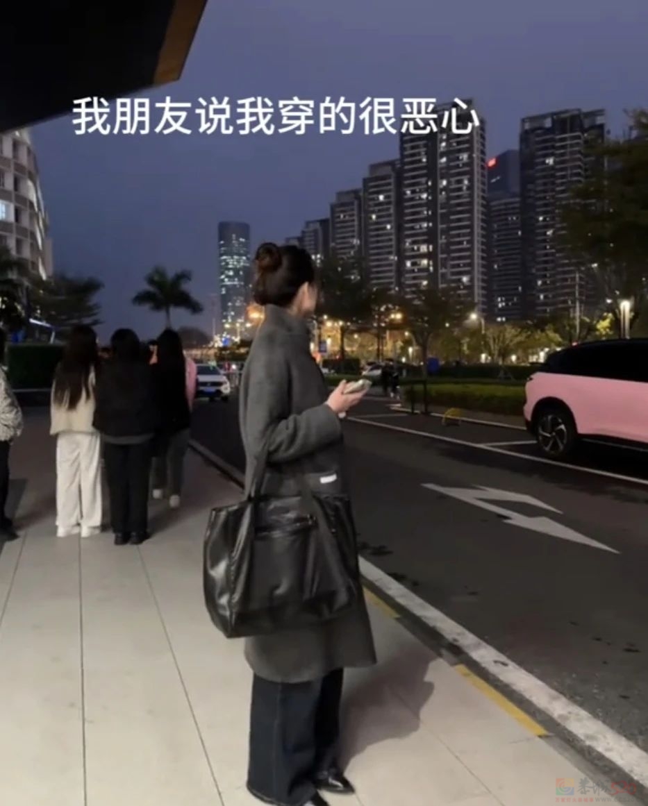 打工人争相比拼的“上班恶心穿搭”，一个比一个能逼疯老板91 / 作者:儿时的回忆 / 帖子ID:313893