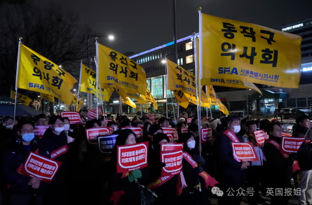 韩国政府与医生彻底决裂？或强迫罢工医生服兵役，2万医生将上街：破罐破摔病人死就死！125 / 作者:放眼看世界 / 帖子ID:313961