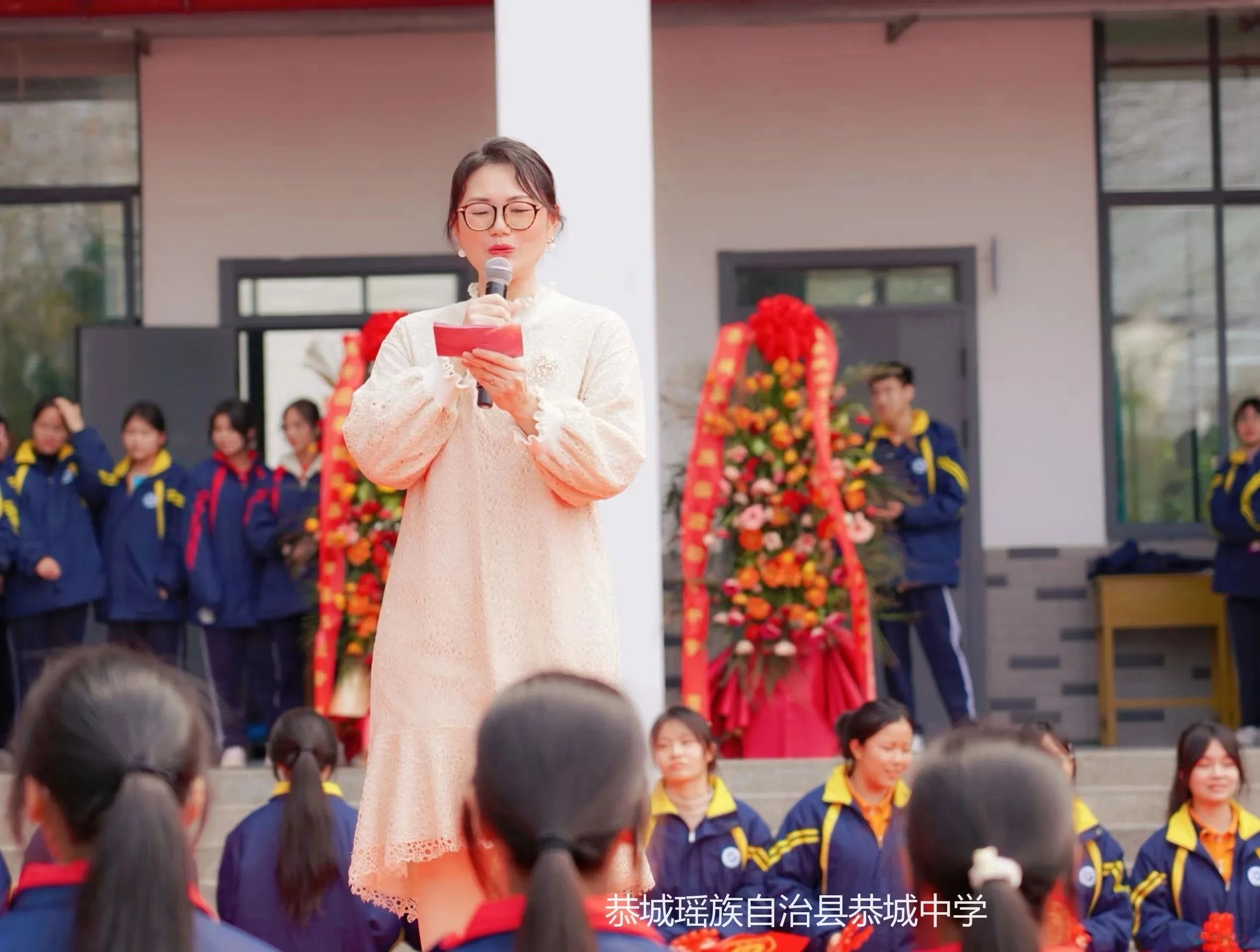 巾帼建功谋新篇  五育并举育英才——恭城中学举行庆祝第114个国际妇女节校园文艺展演活动576 / 作者:论坛小编01 / 帖子ID:314063