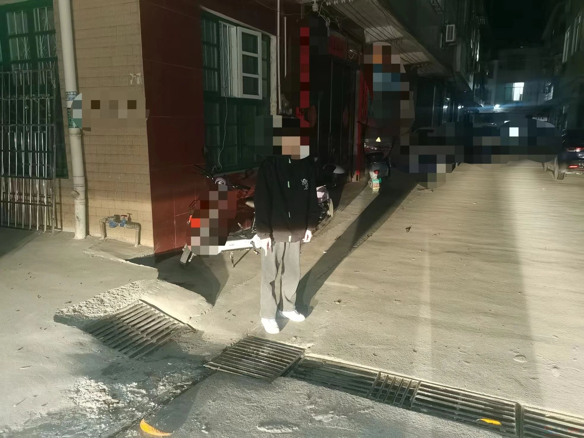 偷下水道“盖板”的贼，2小时被抓住了！759 / 作者:论坛小编01 / 帖子ID:314282