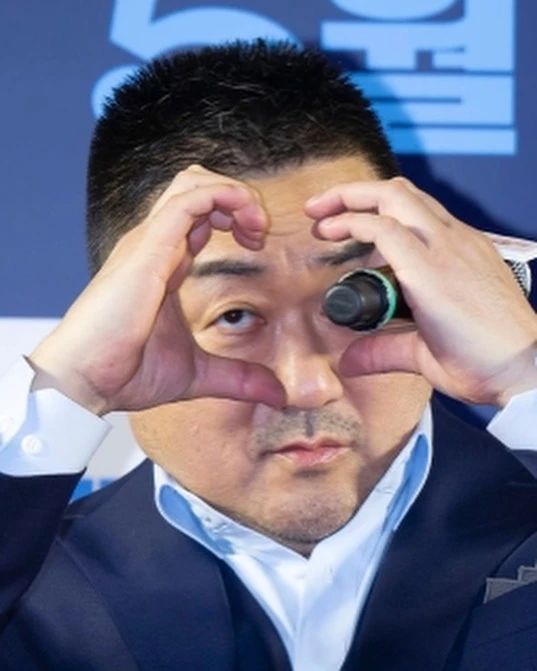 53岁韩国猛男一夜爆火，被中国网友捧为头像界顶流：太管用了！205 / 作者:放眼看世界 / 帖子ID:314309