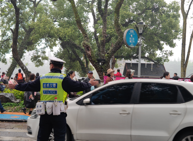 欢乐“广西三月三”，桂林交警护航保平安343 / 作者:尹以为荣 / 帖子ID:314636