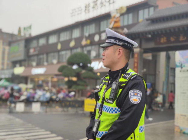 欢乐“广西三月三”，桂林交警护航保平安371 / 作者:尹以为荣 / 帖子ID:314636