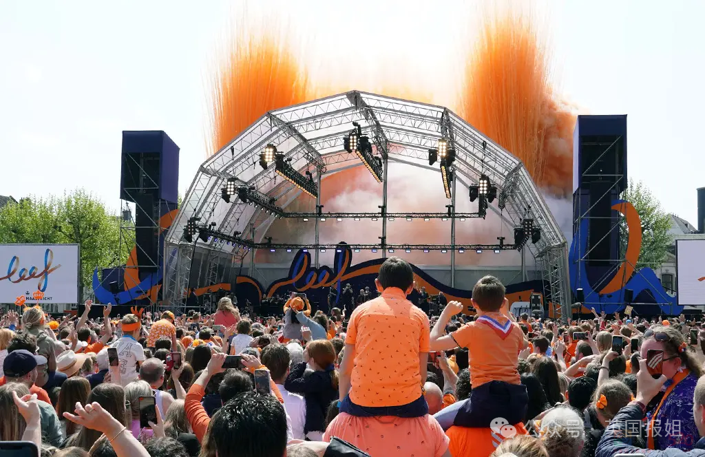 荷兰国王生日，全国大放假！亲民逗比一家五口带民众狂欢，三位公主福气长相超吸睛！167 / 作者:放眼看世界 / 帖子ID:314914