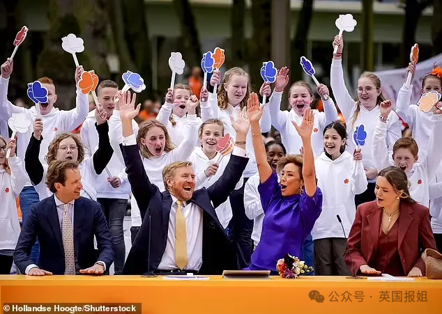 荷兰国王生日，全国大放假！亲民逗比一家五口带民众狂欢，三位公主福气长相超吸睛！429 / 作者:放眼看世界 / 帖子ID:314914