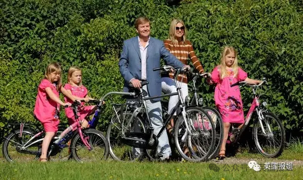 荷兰国王生日，全国大放假！亲民逗比一家五口带民众狂欢，三位公主福气长相超吸睛！701 / 作者:放眼看世界 / 帖子ID:314914