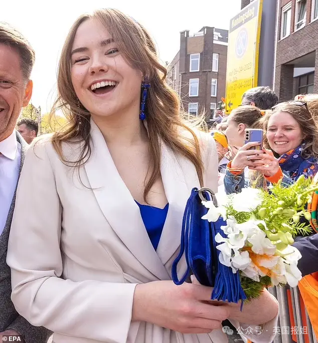 荷兰国王生日，全国大放假！亲民逗比一家五口带民众狂欢，三位公主福气长相超吸睛！100 / 作者:放眼看世界 / 帖子ID:314914