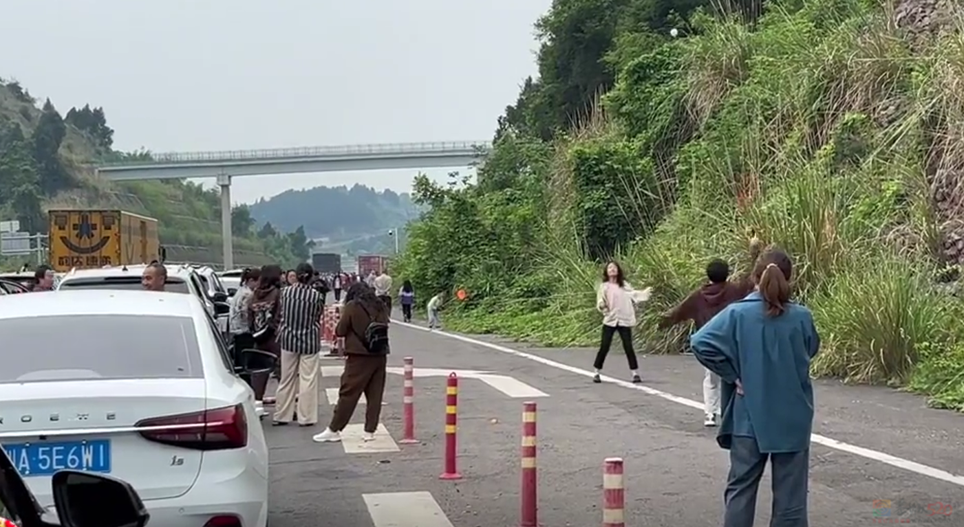 假期快结束了，我还堵在路上170 / 作者:儿时的回忆 / 帖子ID:315016