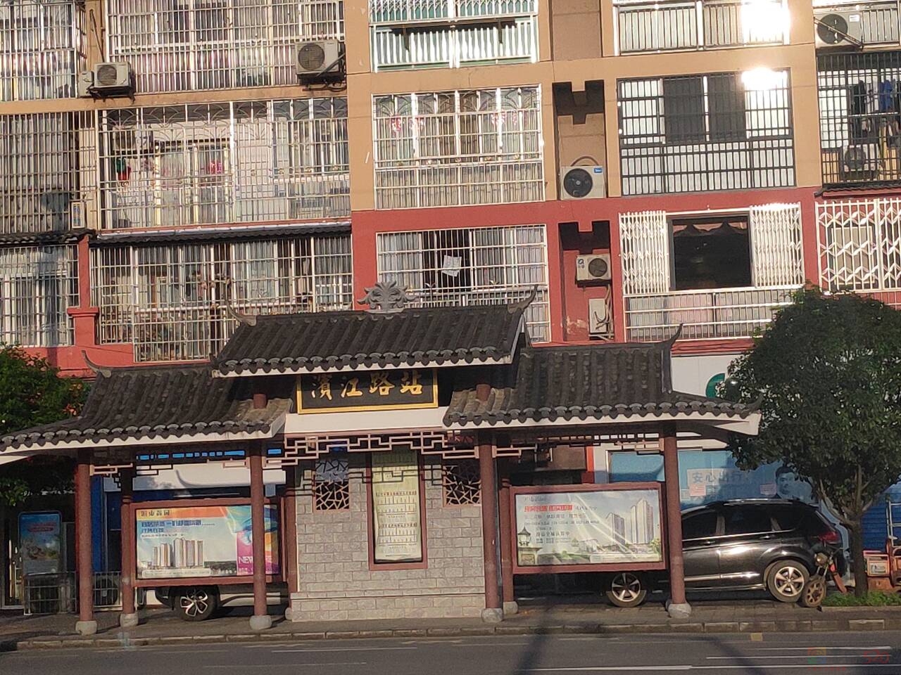 恭城有些公交站牌，汽车行驶方向没有标明309 / 作者:霸道 / 帖子ID:315020