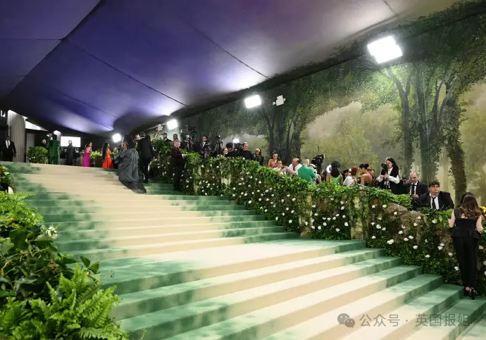 2024时尚界春晚来了！刘雯赞达亚造型爆火，卡戴珊紧身胸衣挤到昏厥，贝索斯未婚妻巨大钻戒抢镜！572 / 作者:放眼看世界 / 帖子ID:315067