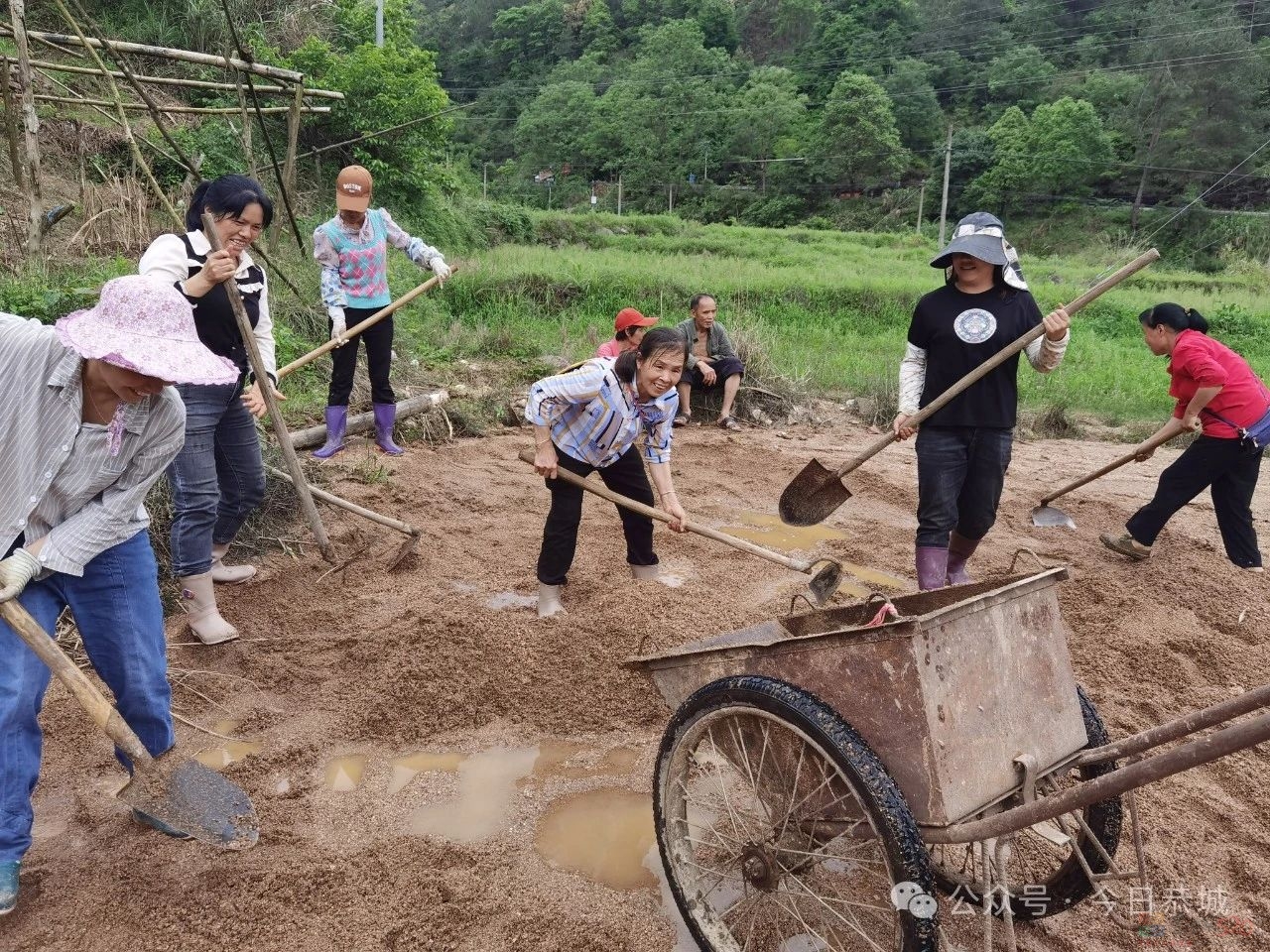 三江乡安冲村：党群合力修建引水渠，切实保障灌溉用水693 / 作者:论坛小编01 / 帖子ID:315069