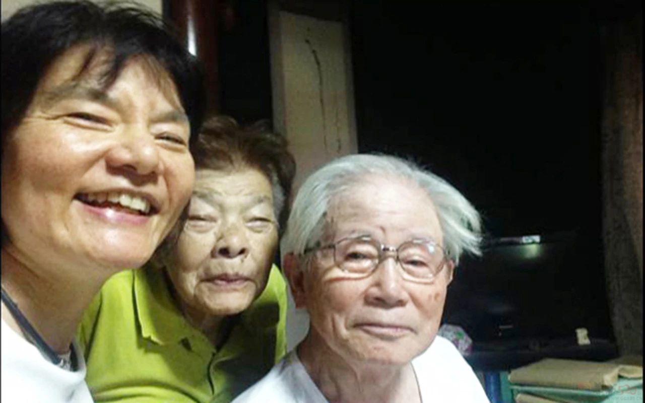 她拍下母亲变痴呆全过程，惹哭几十万网友，观众说：感谢你拍了这个故事！681 / 作者:放眼看世界 / 帖子ID:315147