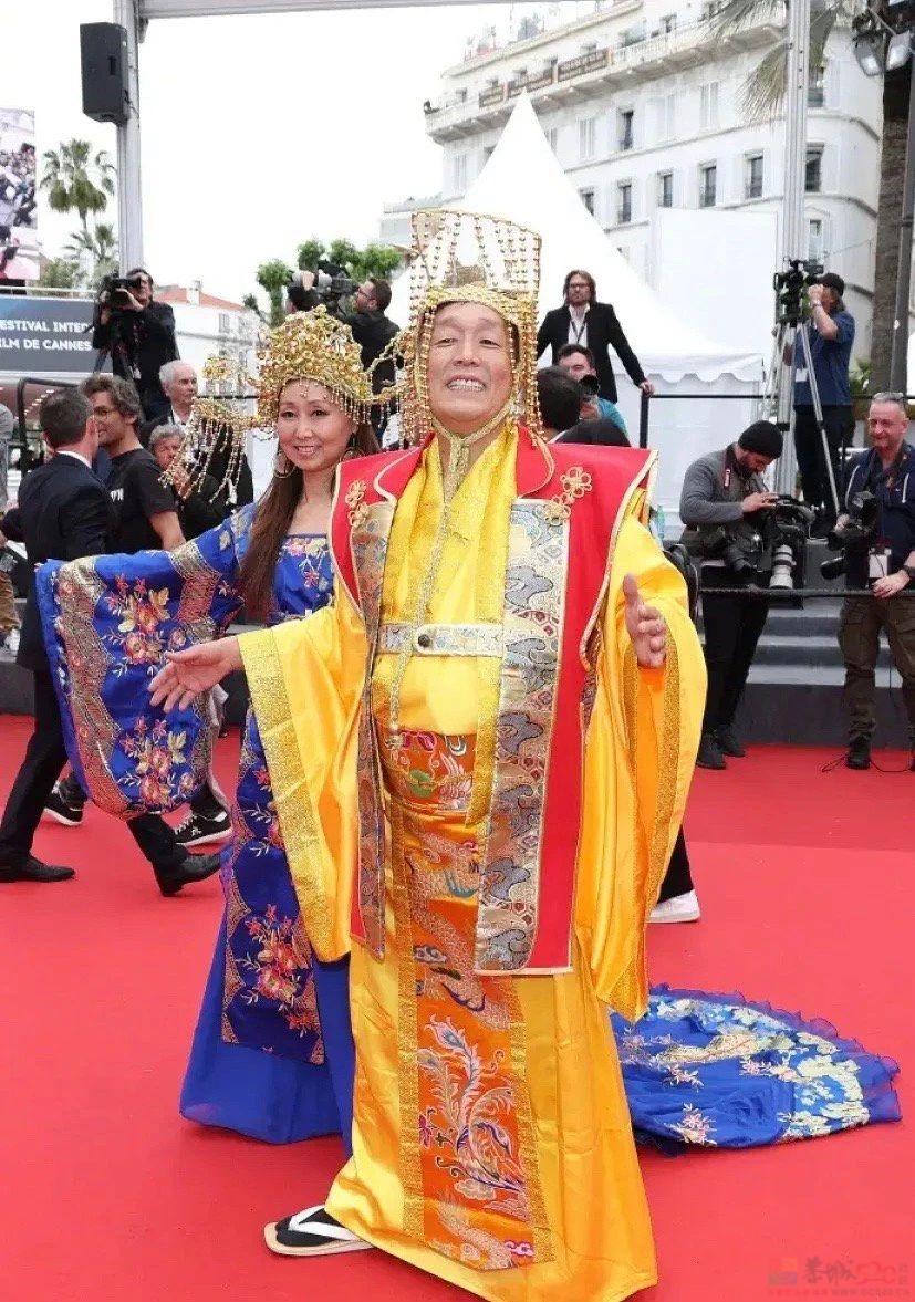 戛纳红毯惨变网红发癫盛会，网友：这下真的丢脸丢到国际去！624 / 作者:放眼看世界 / 帖子ID:315368
