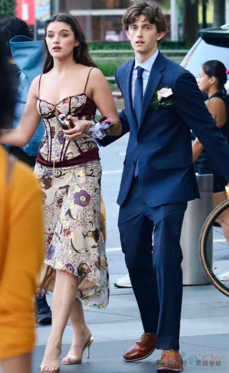 阿汤哥18岁女儿绝美毕业舞会照曝光！挽帅气男伴惊艳出场，已被名校录取前途无量！734 / 作者:放眼看世界 / 帖子ID:315818