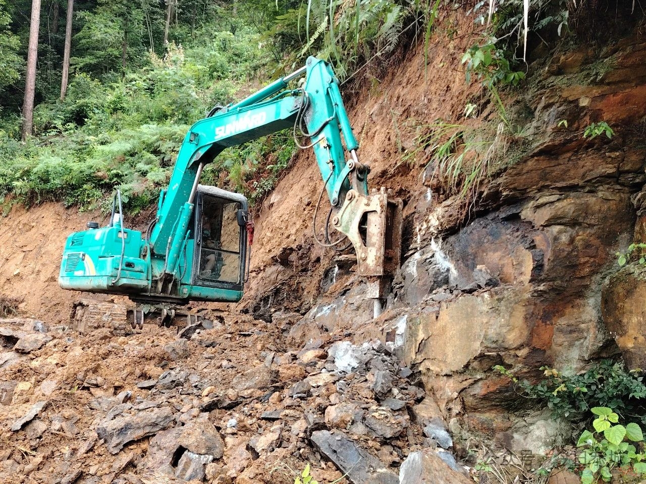 三江乡：清理道路塌方，保障道路畅通201 / 作者:论坛小编01 / 帖子ID:316008