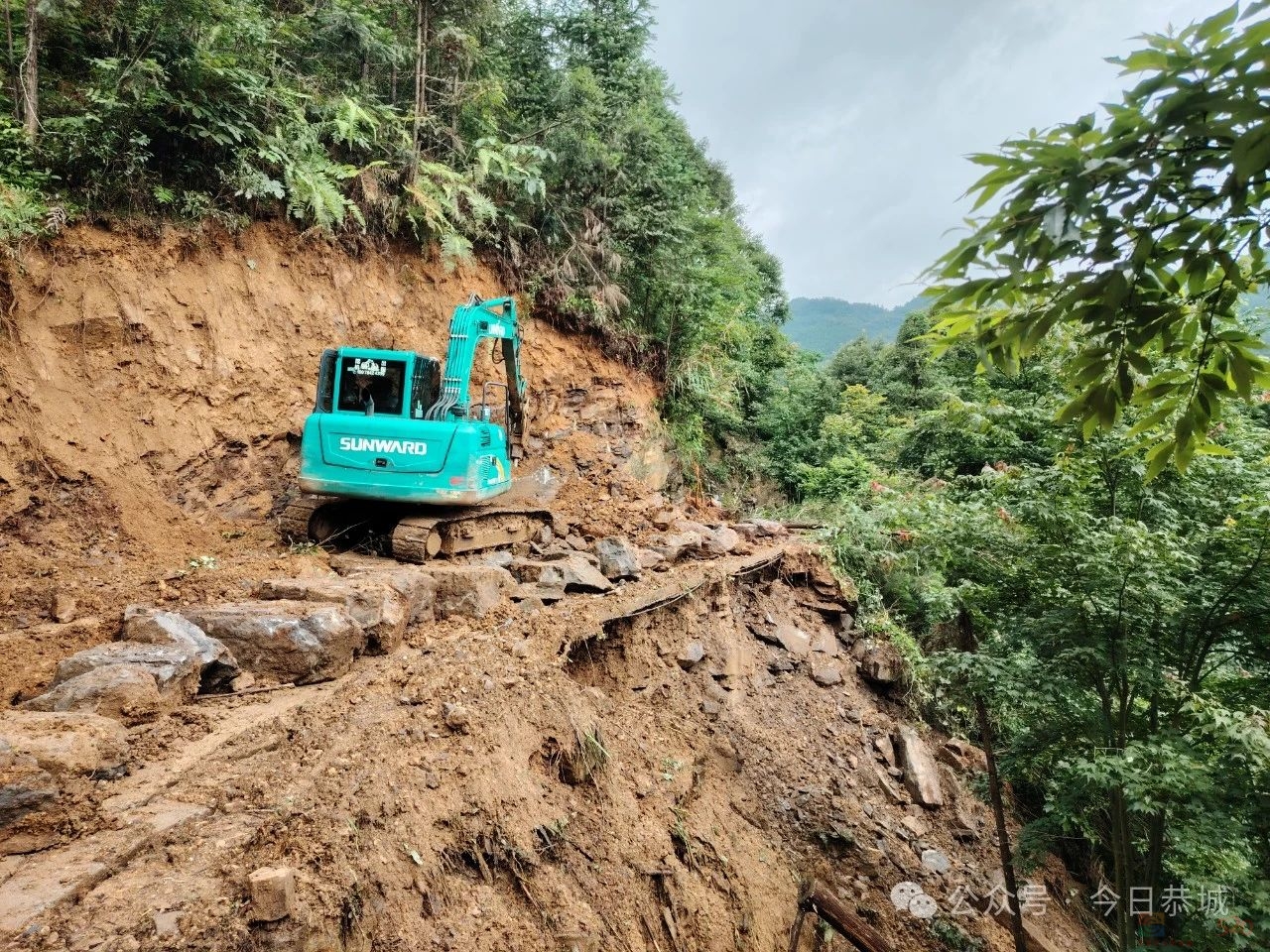 三江乡：清理道路塌方，保障道路畅通226 / 作者:论坛小编01 / 帖子ID:316008