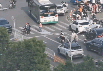 “10公里4块钱”惊呆全网，无人驾驶出租车空降整顿打车价格了389 / 作者:儿时的回忆 / 帖子ID:316126