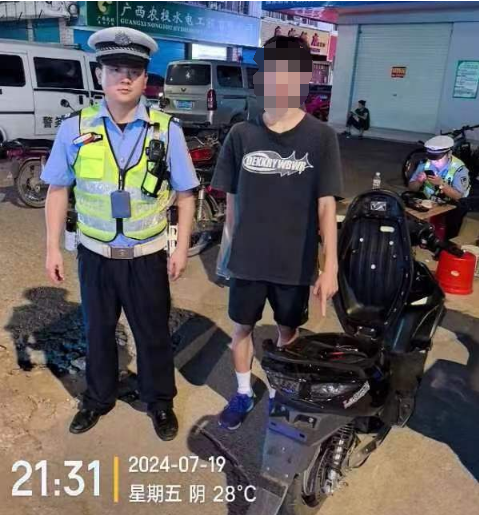 小伙无证驾驶无牌改装摩托车 被平乐交警依法查处 | 夏季行动731 / 作者:尹以为荣 / 帖子ID:316288