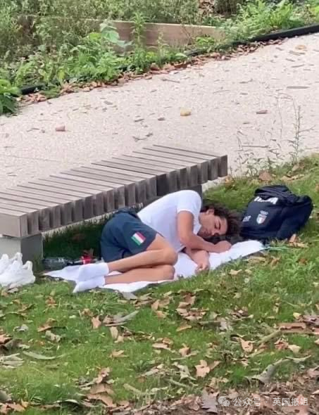 辣眼！撑杆跳选手因“法棍卡杆”爆红，跳水选手泳裤太紧“凸出荧幕”？网友：我成盯裆猫了嘿嘿嘿386 / 作者:放眼看世界 / 帖子ID:316479