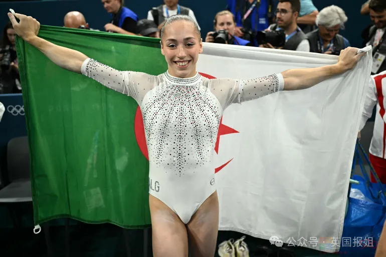 法国骚操作逼走天才体操少女？她替“敌国”出征巴黎夺金，领奖台大唱国歌：法国啊，你们大势已去！511 / 作者:放眼看世界 / 帖子ID:316512