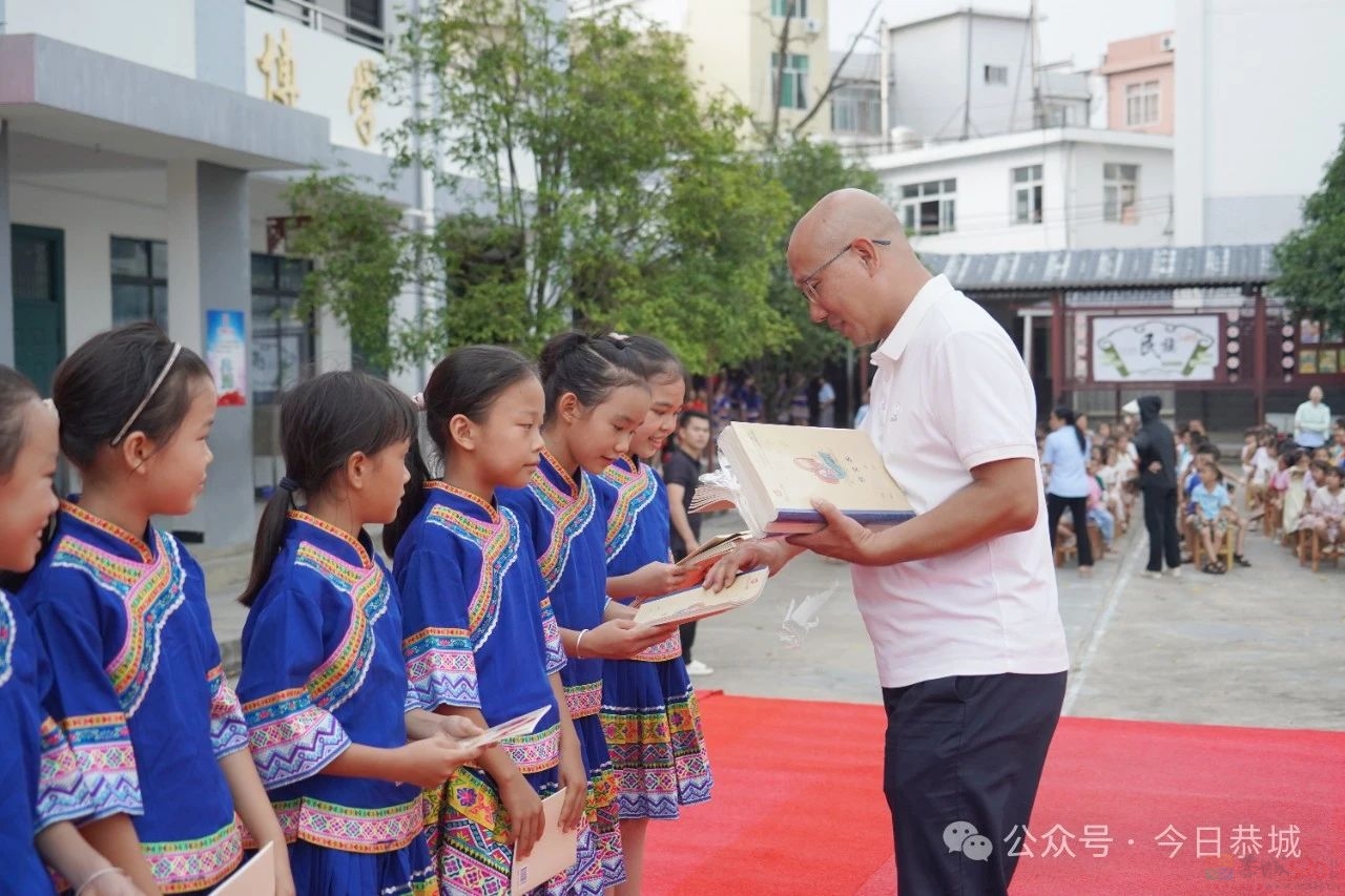 恭城：开学第一课“法治护航助成长 绿色阅读伴我行”536 / 作者:论坛小编01 / 帖子ID:316875