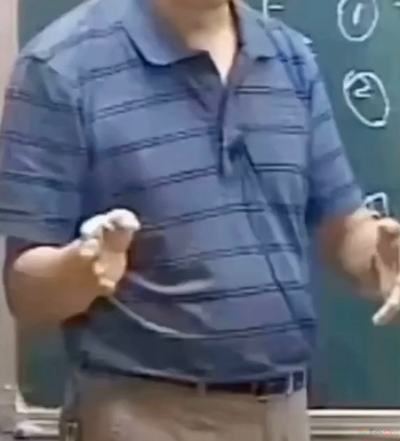 “穿上原地变老30岁”，00后老师全靠这中式校园战袍镇住学生472 / 作者:儿时的回忆 / 帖子ID:316890