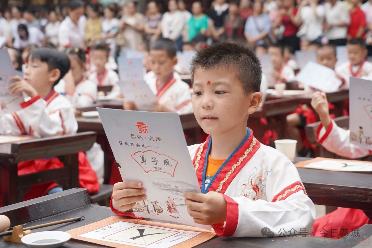 【开笔启智 以礼明志】 县城三小一年级学生参加开笔礼339 / 作者:论坛小编01 / 帖子ID:317174