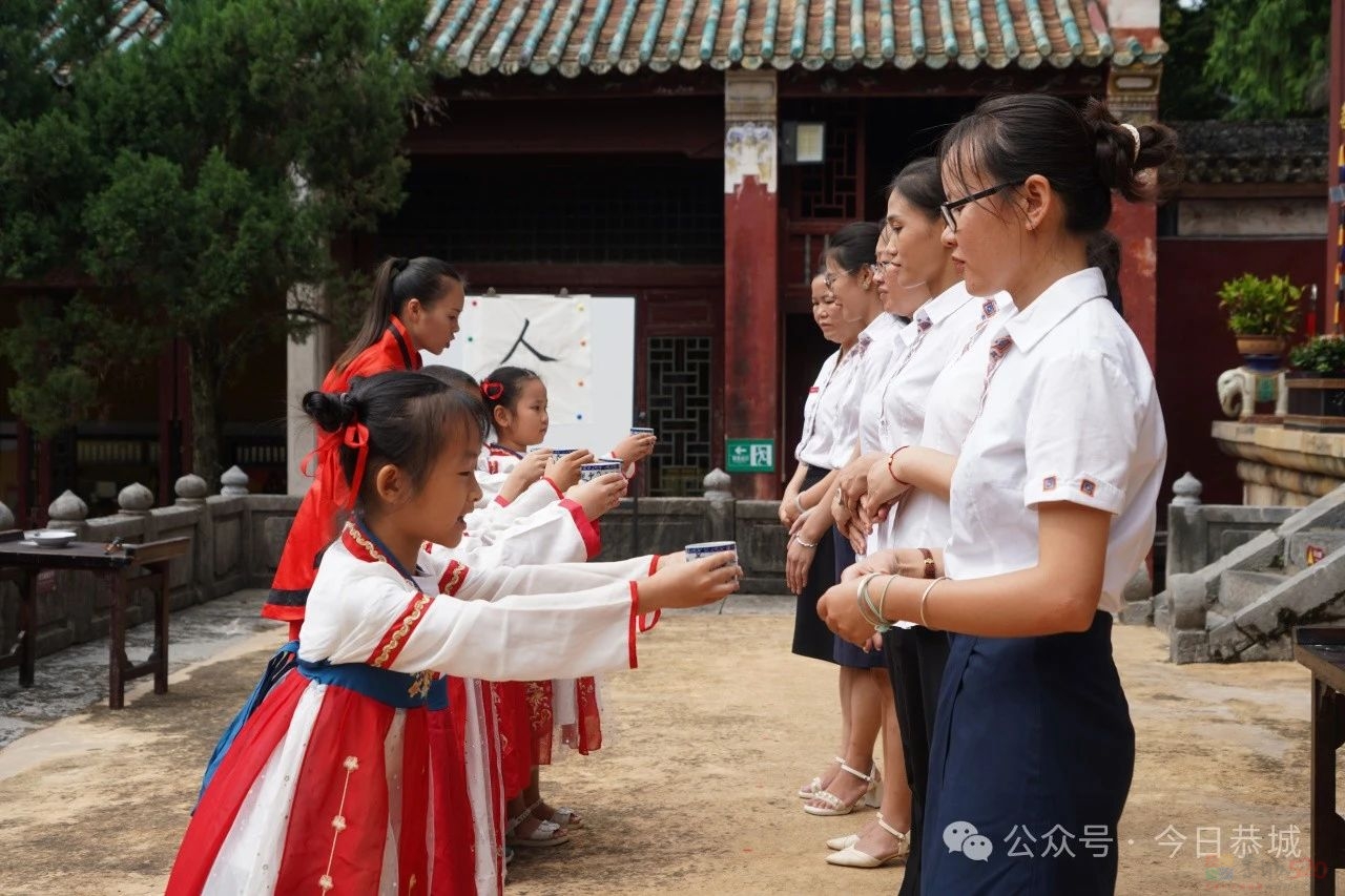 【开笔启智 以礼明志】 县城三小一年级学生参加开笔礼407 / 作者:论坛小编01 / 帖子ID:317174